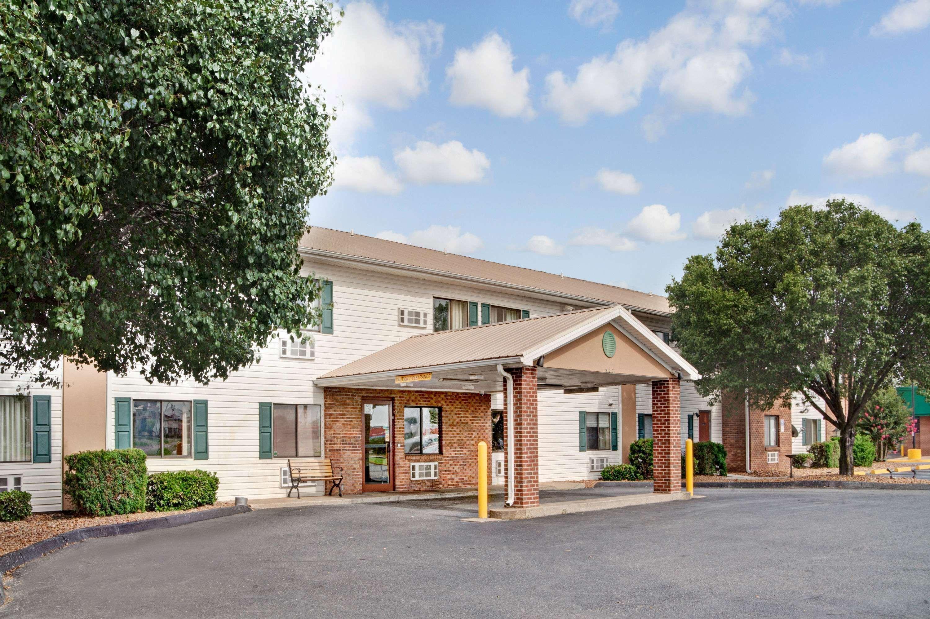 Super 8 By Wyndham West Memphis Hotel Exterior photo